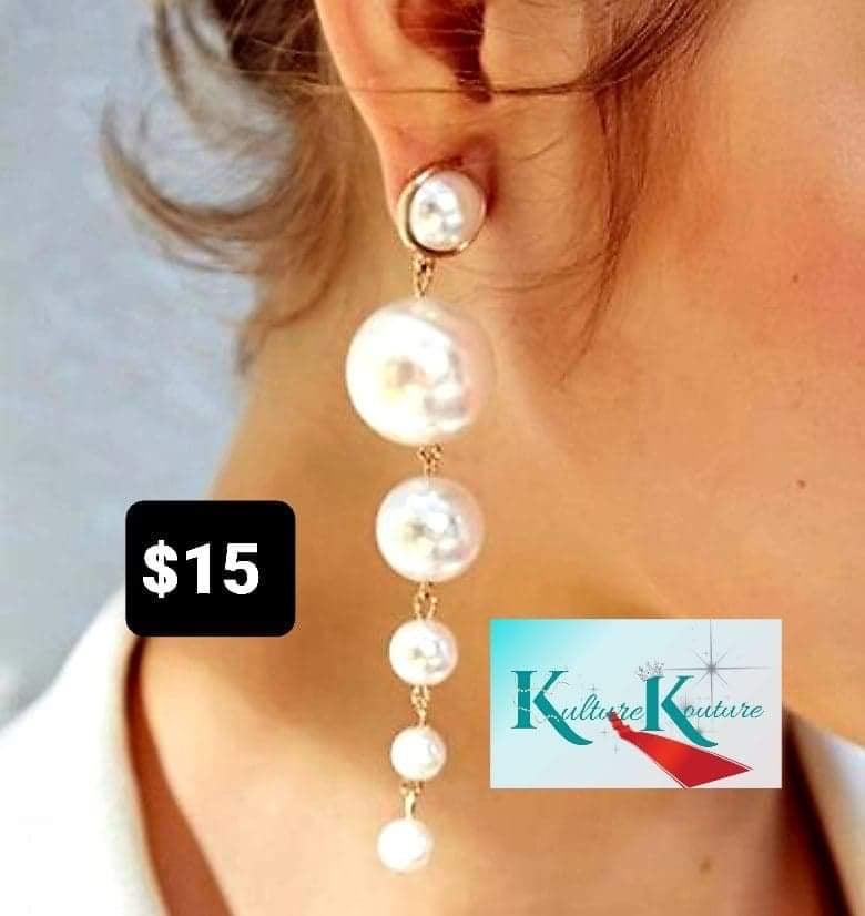 Dropping Pearls Earrings